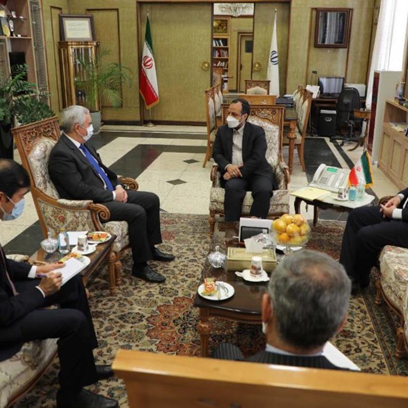 تأكید بر ارتقاء همكاری های دوجانبه در دیدار سفیر تاجیكستان با وزیر امور اقتصادی و دارایی