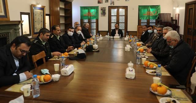 وزیر اقتصاد در دیدار با هیئت امنای بازار تهران از آنان خواستار شد: گزارش قوانین و مقررات مخل فعالیت بازاریان برای اصلاح